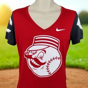 Nike Women’s Size Medium MLB Dri-Fit Cincinnati Reds V-neck Big Face Shirt